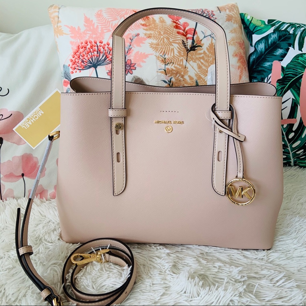 ‼️SOLD‼️MICHAEL KORS MEL TOTE - Picture 6 of 10